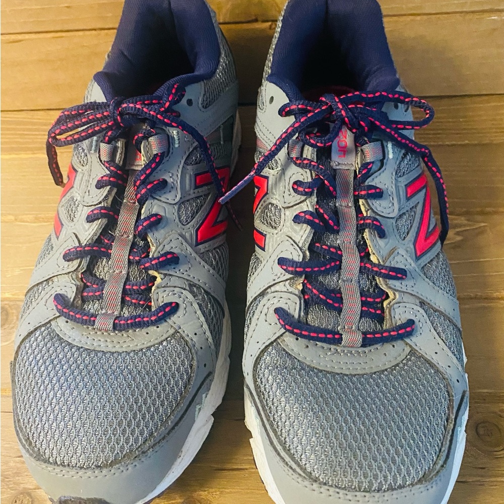 New Balance 402 Gray & Pink Mesh Running Sneakers Shoes Womens Size 9.5